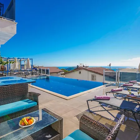 Yeni - Stunning 4-bedroom Retreat With Private Pool And Panoramic Views Willa *